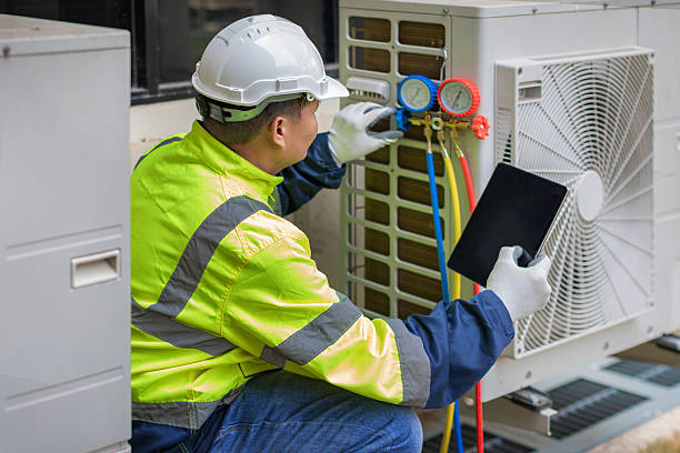 Professional Hvac technician working in Castle Rock, CO